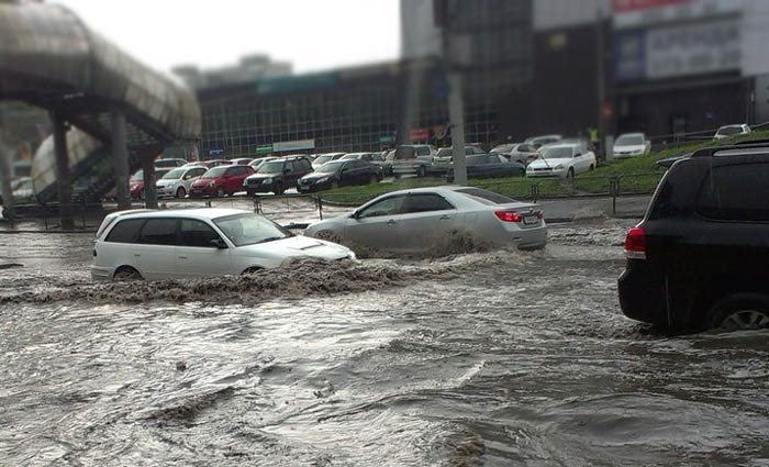 автомобиль в воде